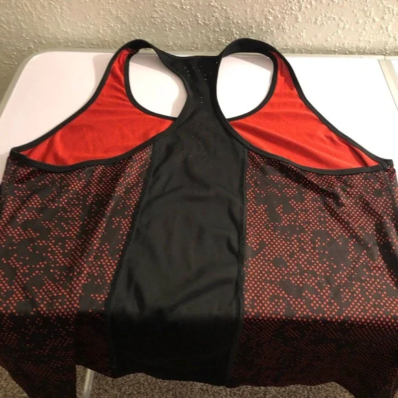 Women’s Active Workout sleeveless tops - Picture 5 of 6